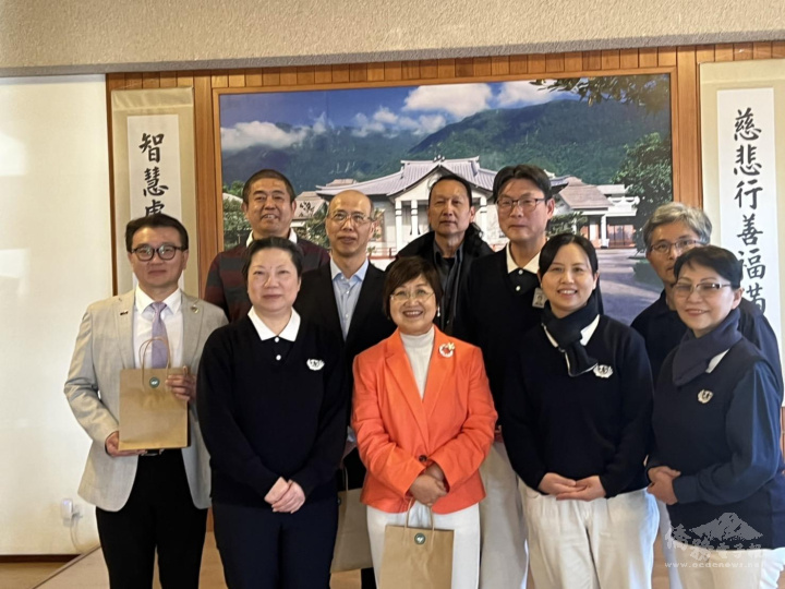 徐佳青拜會慈濟伯斯聯絡處，瞭解慈濟伯斯團隊公益與教育工作