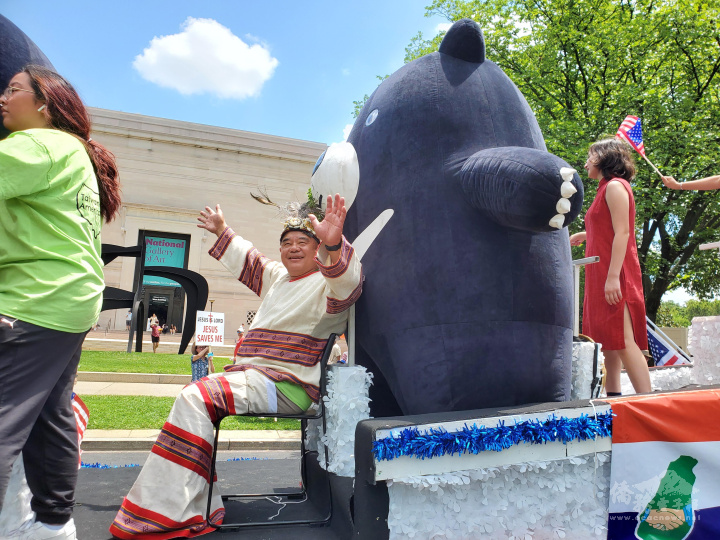 臺灣原住民及黑熊元素融入遊行中