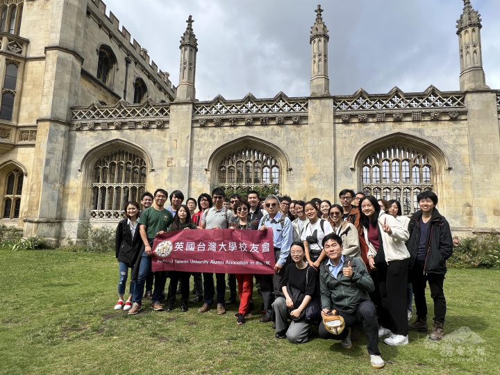 英國臺灣大學校友會首次自大倫敦地區移師劍橋舉辦活動，參訪劍橋大學三大學院