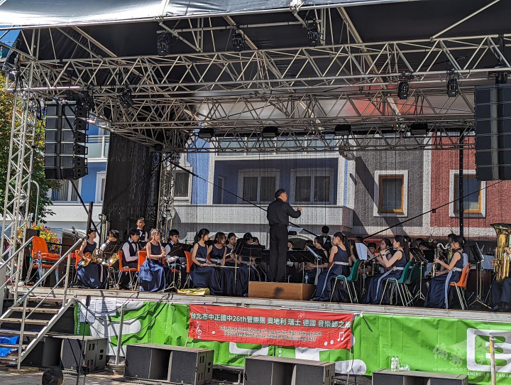 中正國中管樂團登臺演出