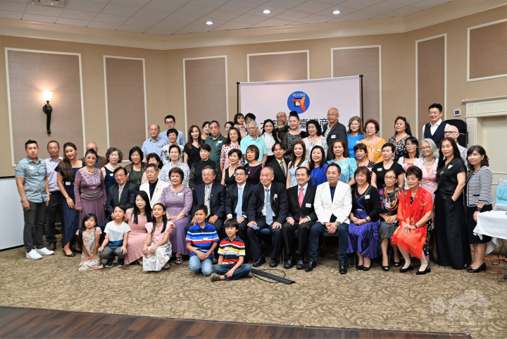 Director General Chou and all guests take group photo