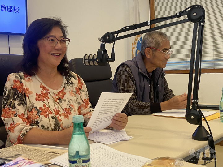 會長林美君（左）會務報告；右為座談會召集人鍾啓文