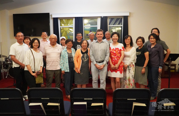 華府僑胞朋友與斯坦大合照