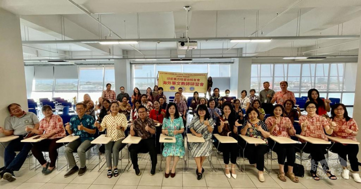 7月2日泗水場次結業式合影(前排左6組長李叔玲、左7老師林婕雯)