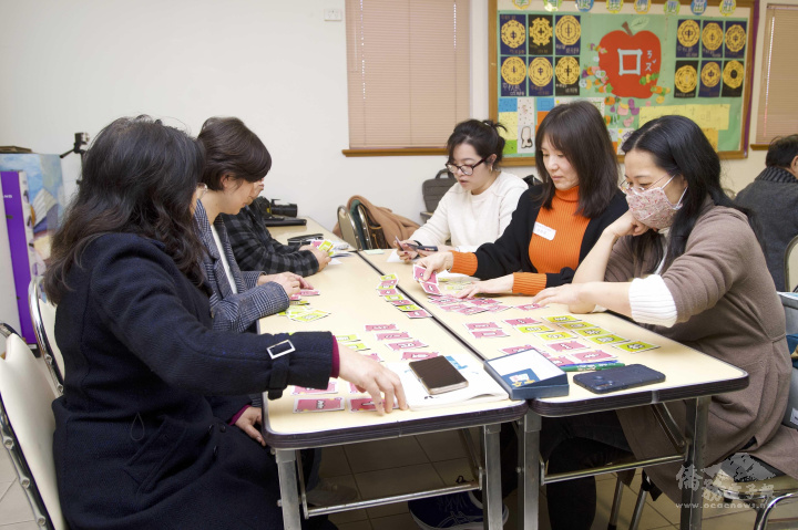分組活動，學員們利用部首部件造字
