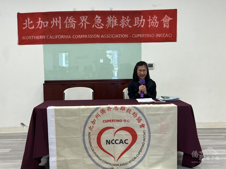 張麗賢親自與僑胞面對面解答領務相關問題