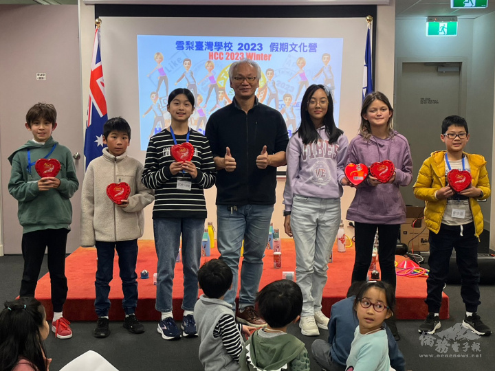 校長與小隊長及副小隊長合影