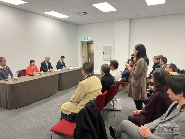 僑務委員會委員長徐佳青6月30日在伯斯與西澳僑界代表座談