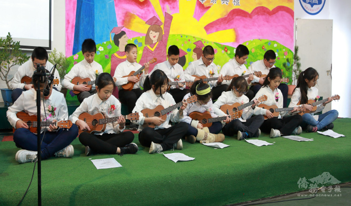 小學部表演烏克莉莉