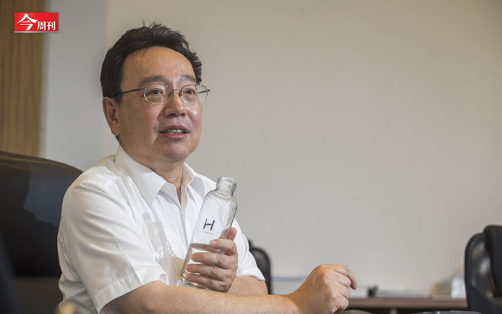 華生水資源董事長胡端圓開發台灣首個玻璃瓶裝水事業，空瓶回收率達90％以上。（攝影／吳東岳）