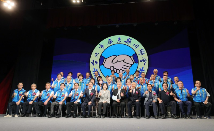 總統與出席人員合影