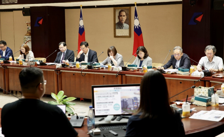 亞灣5G AIoT創新園區整合高雄市政府、經濟部、交通部、國發會、數發部及文化部等跨部會資源，以及工研院等法人機構之創新能量，攜手打造高雄亞灣有成，正式啟動亞灣2.0-智慧科技創新園區推動方案。