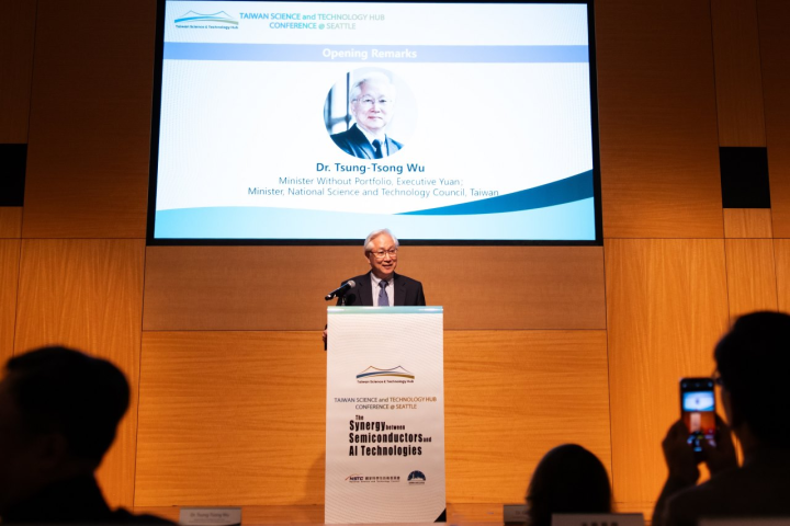 行政院吳政忠政委兼國科會主委在西雅圖「The Synergy between Semiconductors and AI Technologies」國際研討會致詞