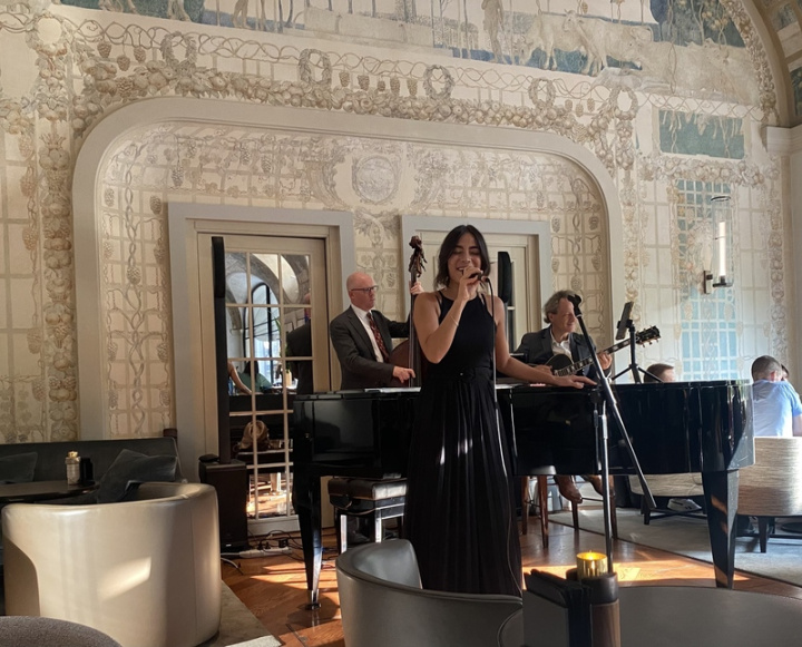 台法混血爵士樂手張婷雅特殊迷人的嗓音讓她在法國重要爵士比賽中脫穎而出。她表示，台灣啟發了她，不僅讓她想唱，更給予她信心去創作音樂。