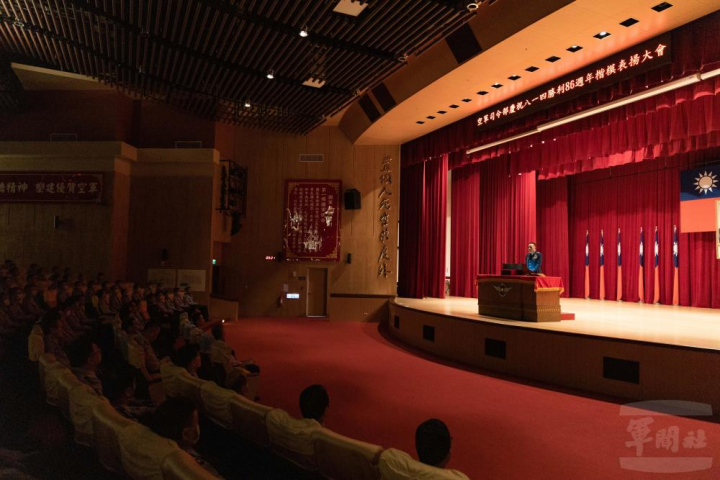 空軍司令部舉辦「慶祝八一四勝利86週年楷模表揚大會」。（軍聞社記者黃劭恩攝）