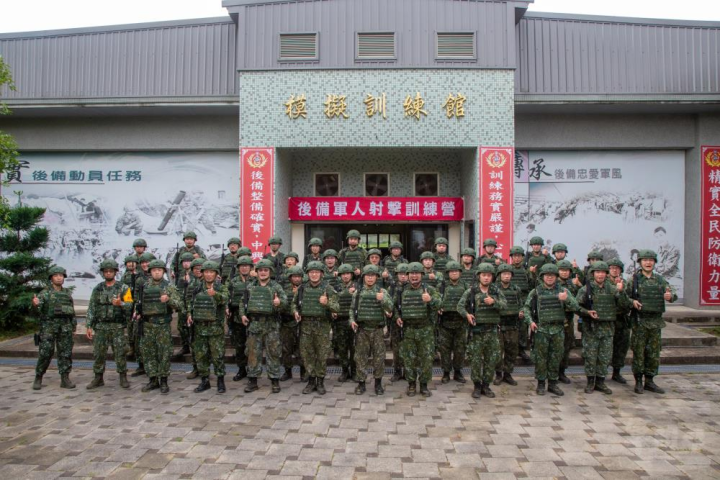 陸軍249旅4日辦理第一梯次「後備軍人射擊訓練營」，厚植防衛動員戰力。（軍聞社記者莊家宏攝）