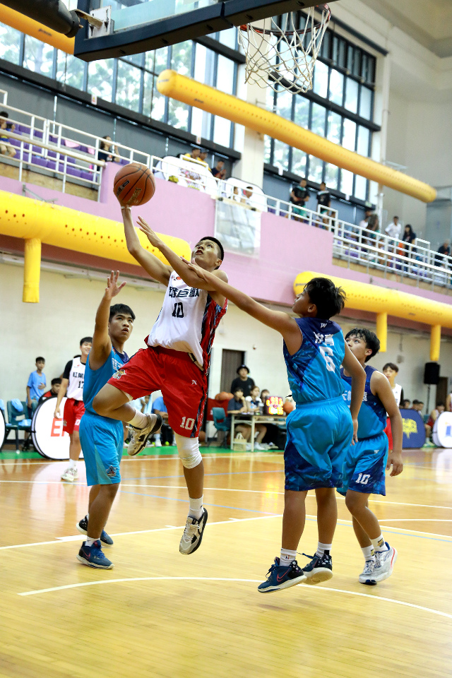 「籃海計畫」選手透過「展望盃」挑戰賽以球會友，互相激勵交流。(台灣世界展望會提供)