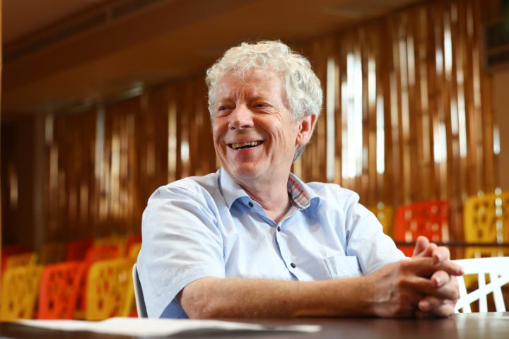 在華文社交頻道累積數十萬粉絲的德國古典音樂網紅「安迪老師Teacher Andy」來台會粉絲，71歲的他8日受訪表示，特別愛台灣的人情味。