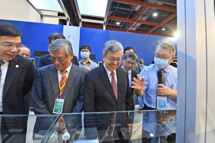  陳揆分享集郵樂趣 歡迎民眾參觀以郵會友