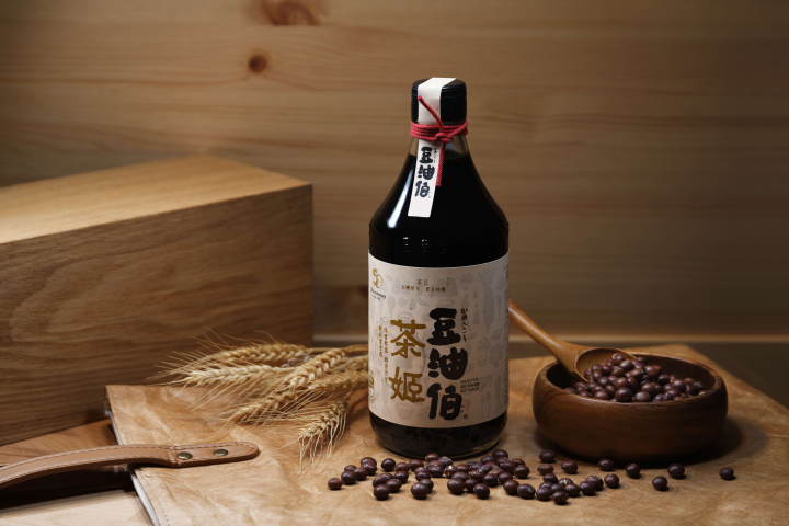 屏東的醬油品牌「豆油伯」以「茶姬醬油」奪3星 (圖片擷取自豆油伯官網)