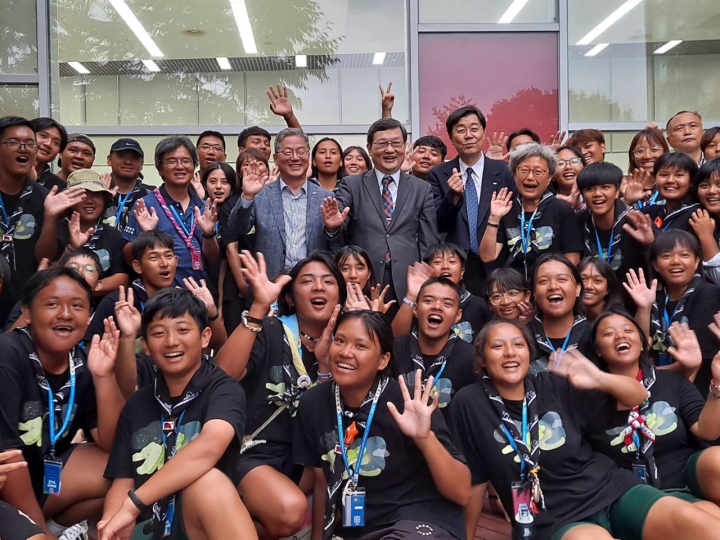 梁光中偕同仁分別前往韓國4間大學探視「第25屆世界童軍大露營」我童軍團員