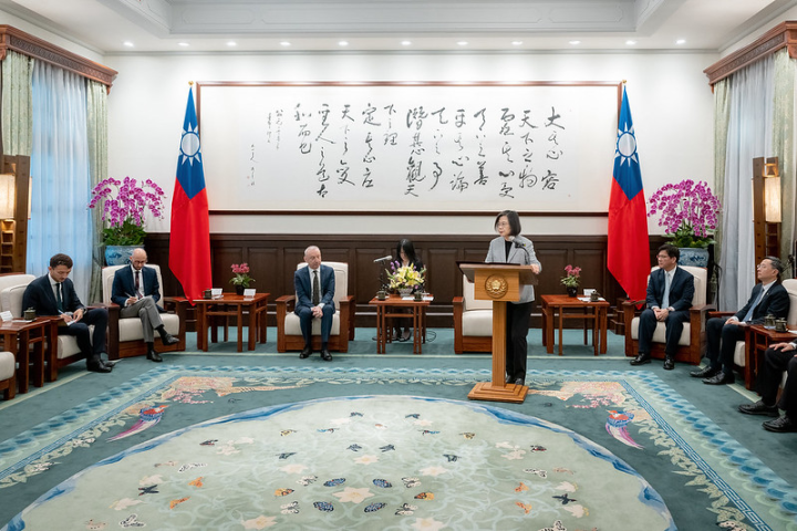 President Tsai delivers remarks at a meeting with French Office in Taipei Director Jean-François Casabonne-Masonnave.