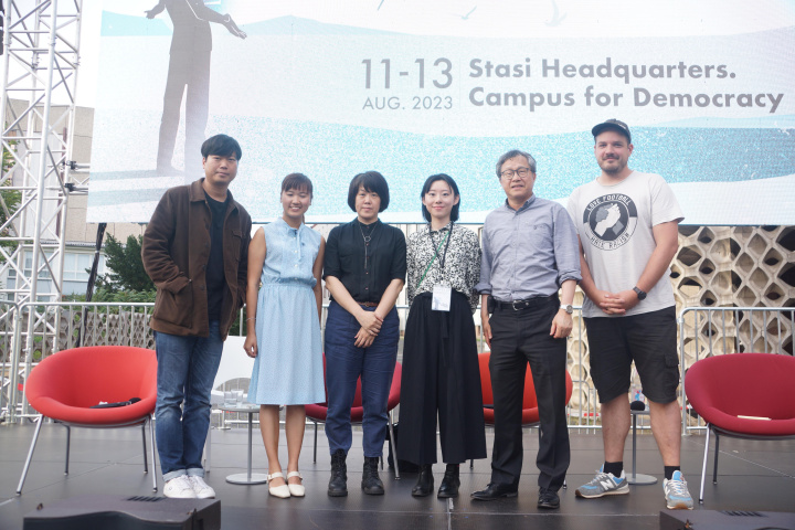 《無法離開的人》導演陳芯宜（左三）與憂鬱之島導演陳梓桓（左一）