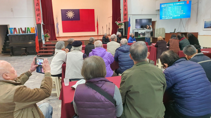 僑胞及長輩踴躍出席阿根廷僑聯會生活理財講座，秉持活到老學到老的精神，守護自我退休金