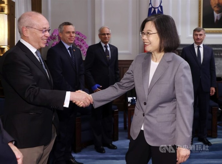 President Tsai Ing-wen (right) shakes hand with one delegation member; 