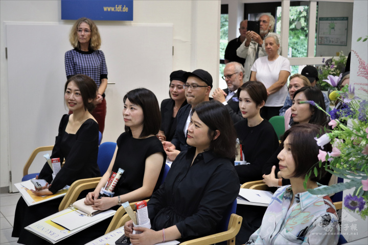 臺灣8位學員順利取得德國花藝師證書