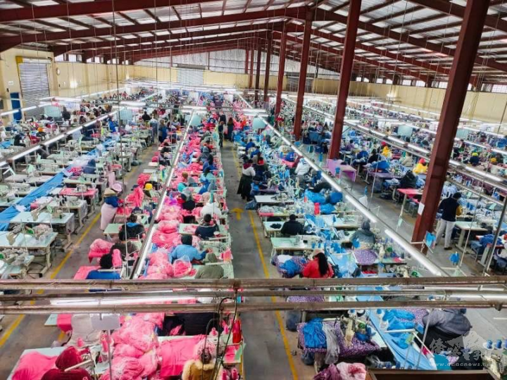 陳秀銀在南非經營的泰源成衣廠，以優秀的品管著稱，從不被看好到接取知名流行服飾品牌的訂單，靠的都是她自小在工廠工作培養的實幹精神