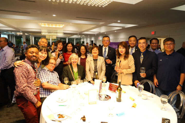 徐佳青與臺灣華語文學習中心的教職員及學生交流