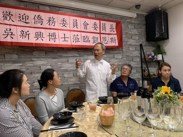 吳新興(中)感謝凱恩斯成立急難救助協會,幫助旅外國人。