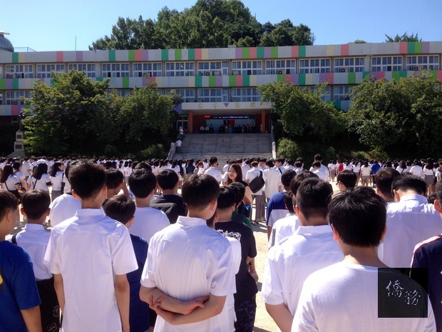 漢城華僑中學開學典禮上大家展現學習新氣象。