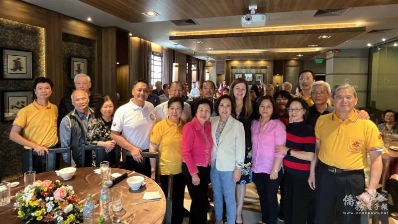 巴拉圭華人慈善基金會在餐敘現場，引薦給其他臺僑認識巴拉圭新任衛福部長