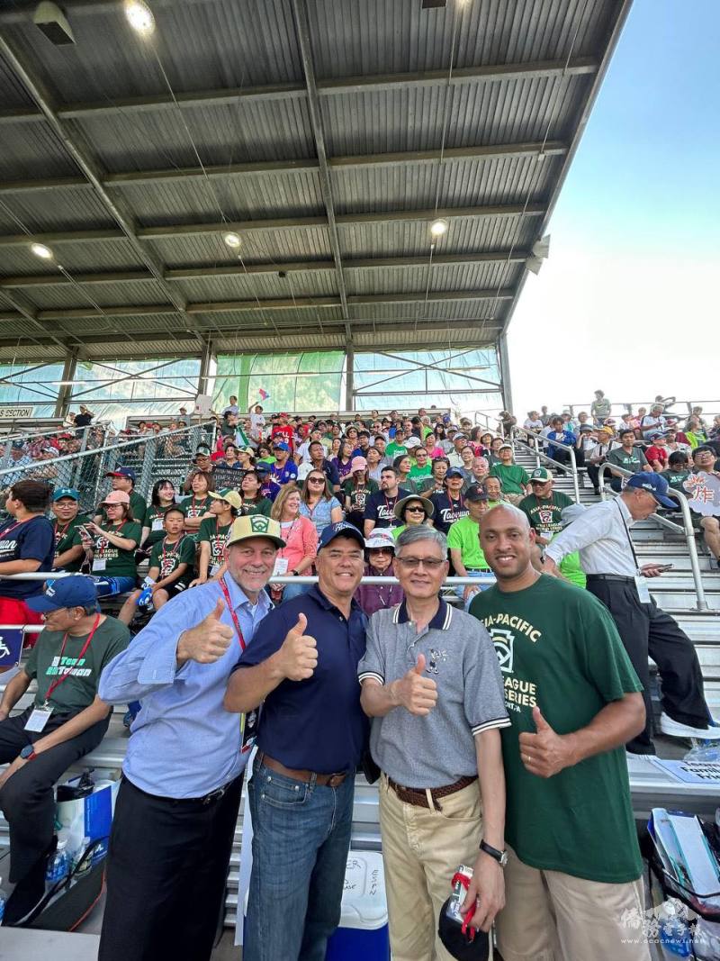 威廉波特市長Derek Slaughter, 賓州州議員Jamie Flick 及 代表Dan Meuser國會議員之選區主任James May 也出席第一場比賽為我龜山國小棒球小將加油