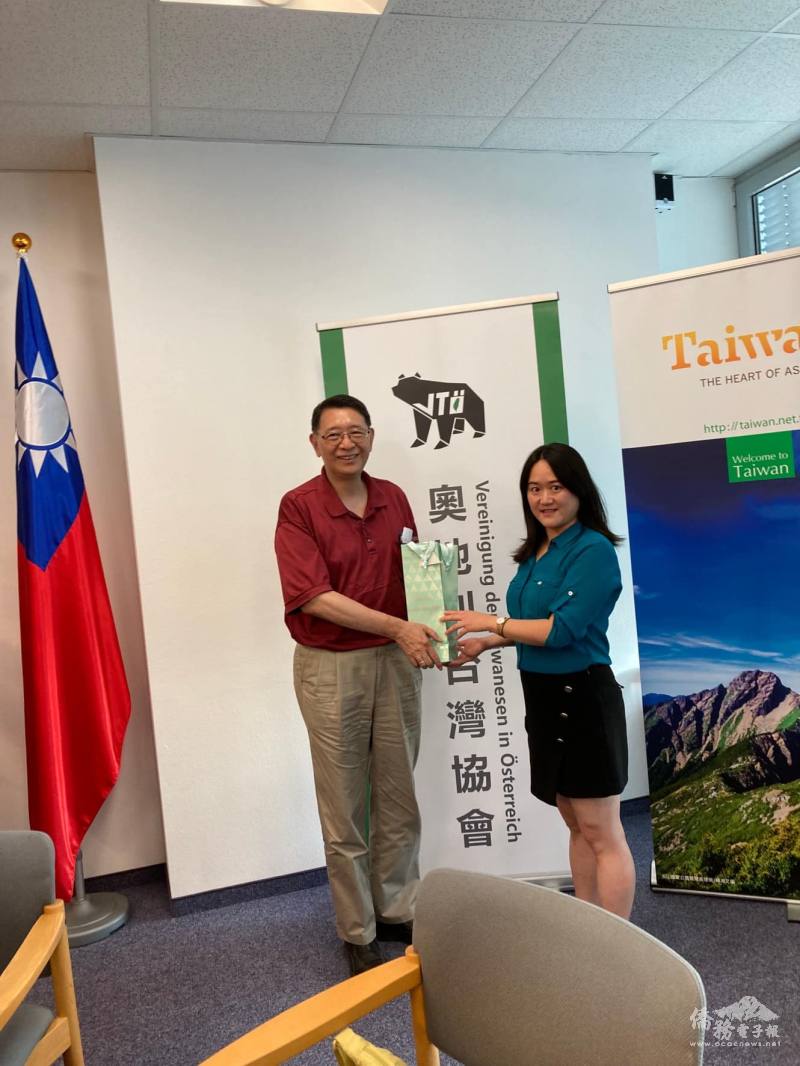 立院秘書長林志嘉及臺協會會長黃愛華合影