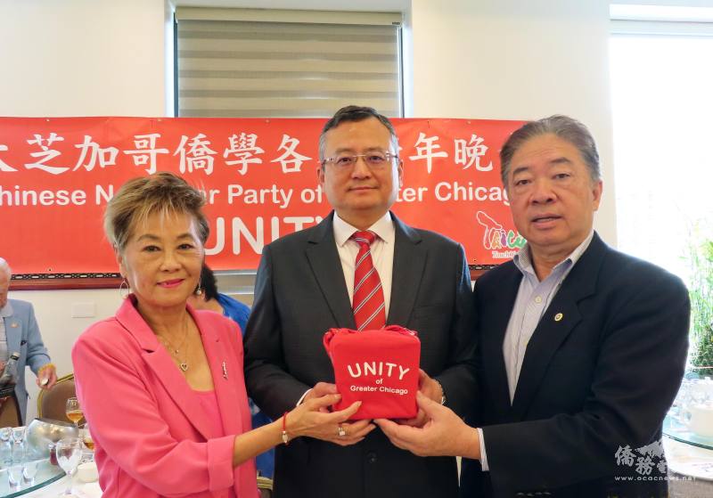 卸任、新任總幹事印信交接，由類延峰擔任監交