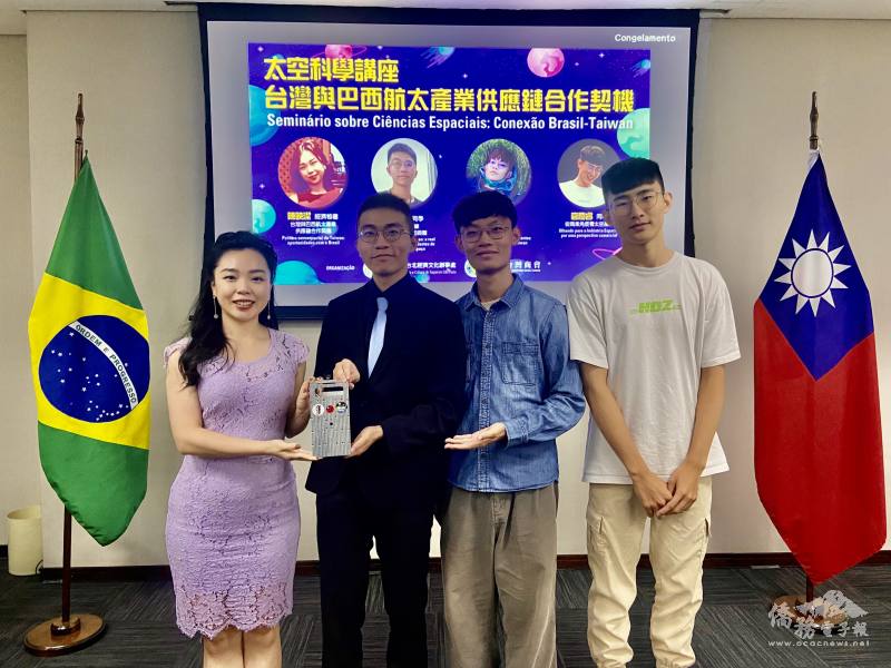 4位講員左起陳映潔、陳翰琨、蘇胤睿、官慶睿