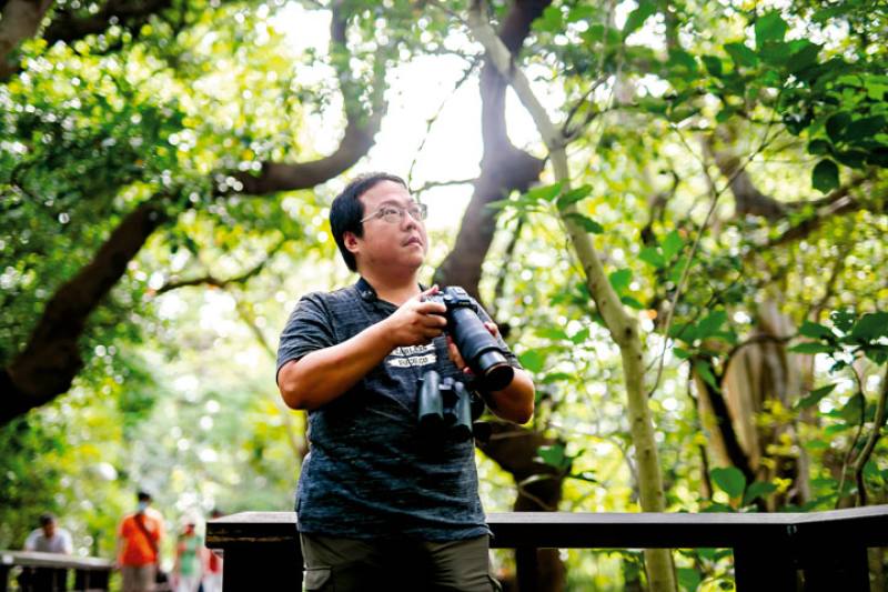 Allen Lyu tells us fascinating stories about the birds in the Taipei Botanical Garden.