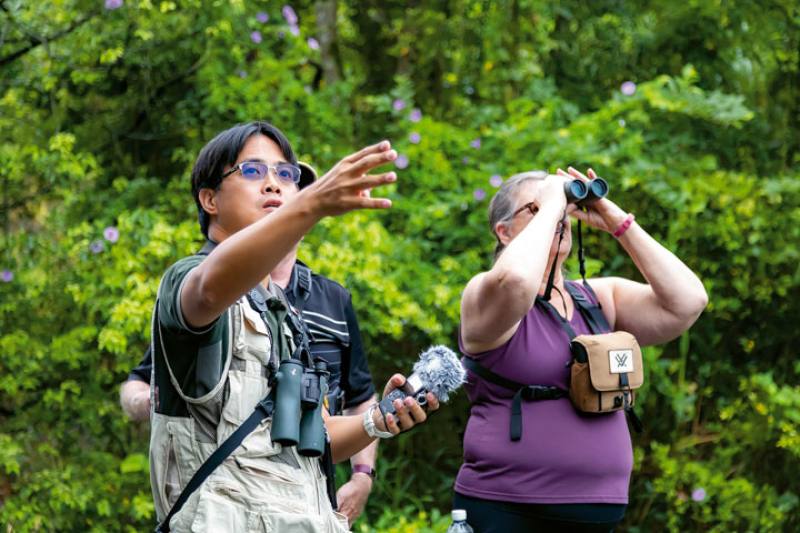 Hung Kuan-chieh takes foreign visitors on birding tours across the island. For him, Taiwan is special because we can encounter many different habitats and spot many different species here within a very short span of time.