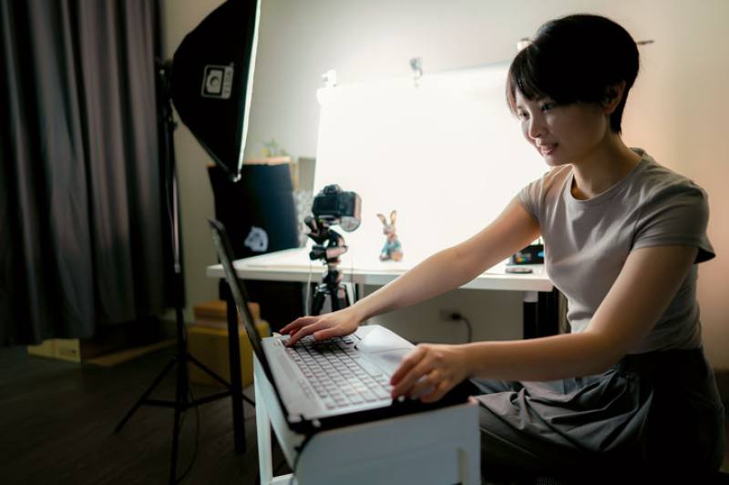 After working internationally, Yu Yu returned to Taiwan to “tell her own stories.”  (photo by Lin Min-hsuan)