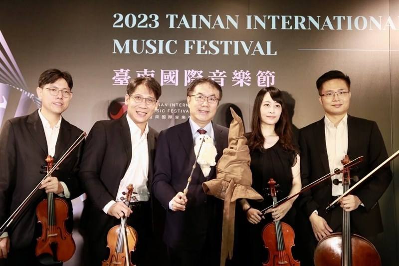 Tainan City Mayor Huang Wei-che (黃偉哲, center) promotes the upcoming Tainan International Music Festival with musicians on Wednesday in the city. Photo courtesy of Tainan City Government. Aug. 23, 2023