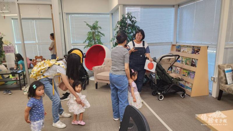 文教中心圖書館化身交通安全站