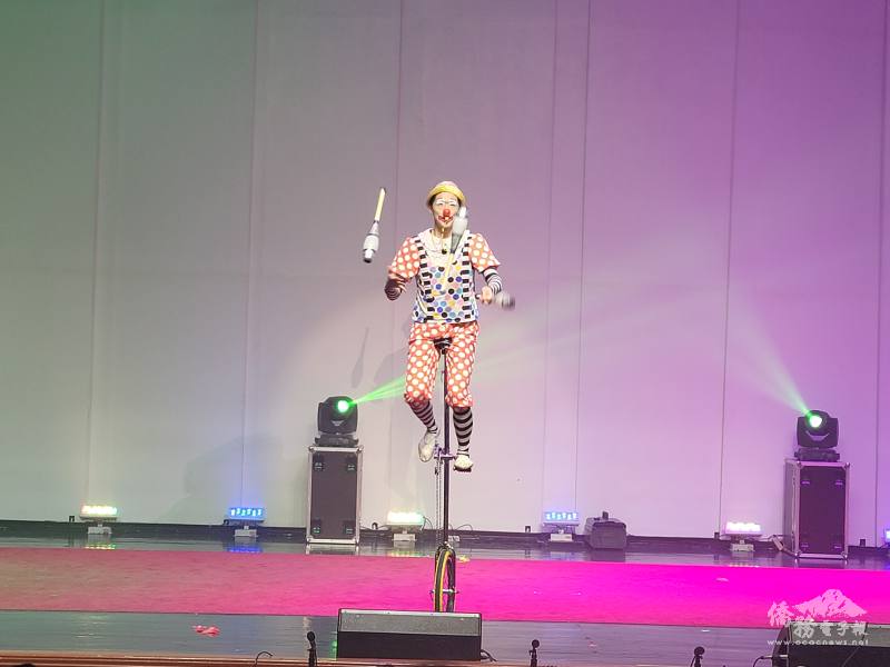 練家子杜偉誠表演小丑雜技特技