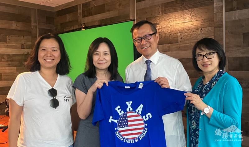 臺灣律師張冀明（右二）與德州執業律師林荃莘（左一）在達拉斯交流經驗