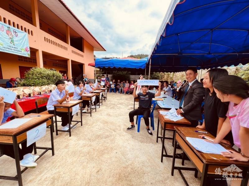 校長詹廣耀指揮學生活動情景