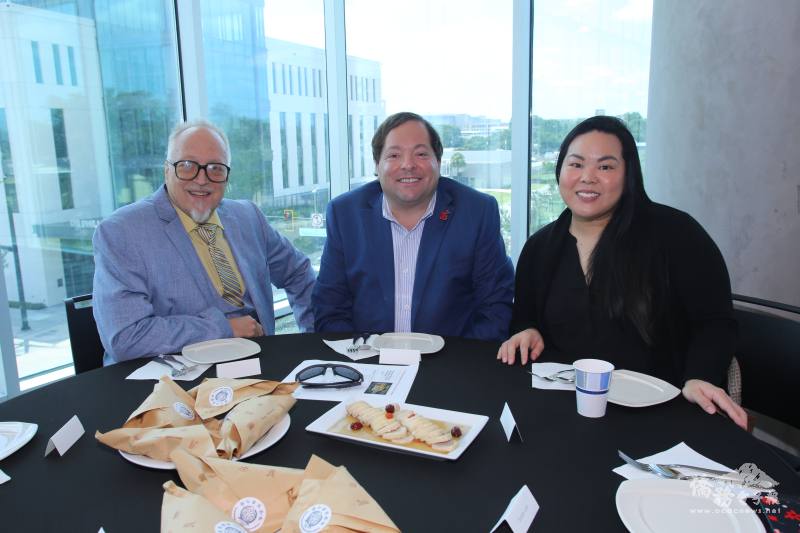 Guests at the luncheon enjoying Taiwanese cuisine (from left, Terry Olson, Joe Sarrubbo, Susan Lau. Photo Credit: Asia Trend).