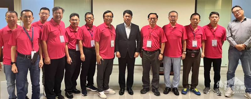 國立勤益科技大學副校長駱文傑率領教職員拜會駐胡志明市辦事處，由處長韓國耀偕教育組長陳和賢接見