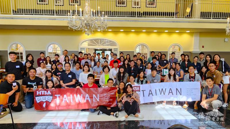 哈佛臺灣學生會2023年迎新會，有近百人出席。